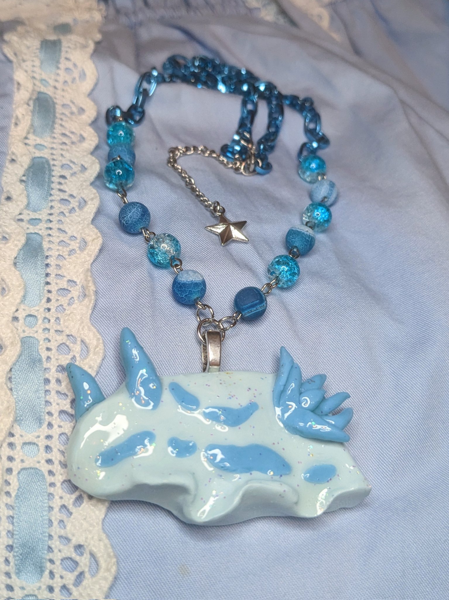 azarashi corner sea slug necklace - blue