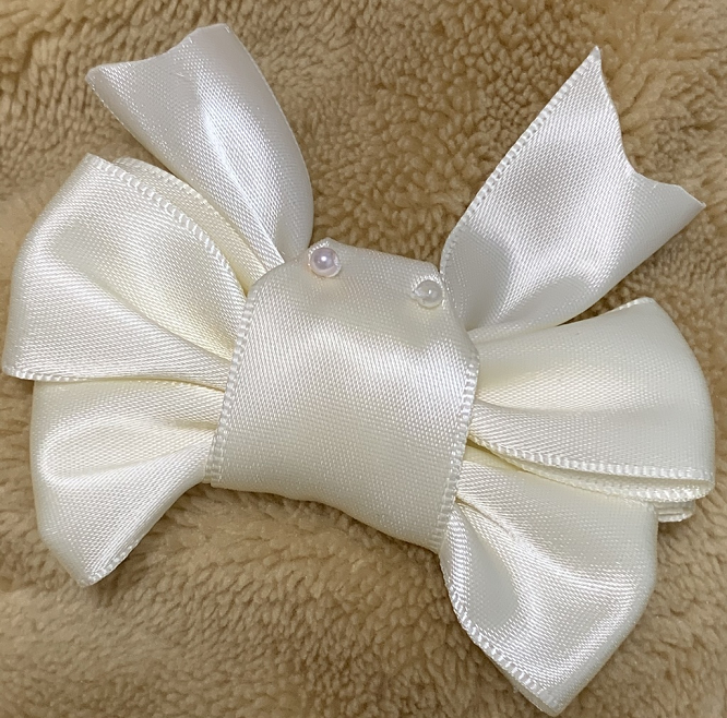 mony moky crab ribbon brooch - white